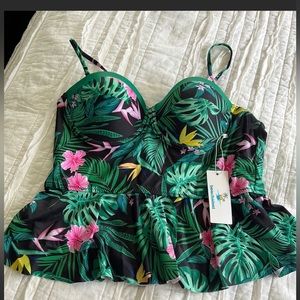 Beachsissi 🌸 cupped tankini top size m green leaves